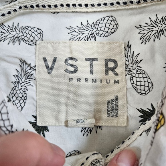 VSTR Men's White Pineapple Print Short Sleeve Button Up Shirt. Size M - Picture 6 of 8